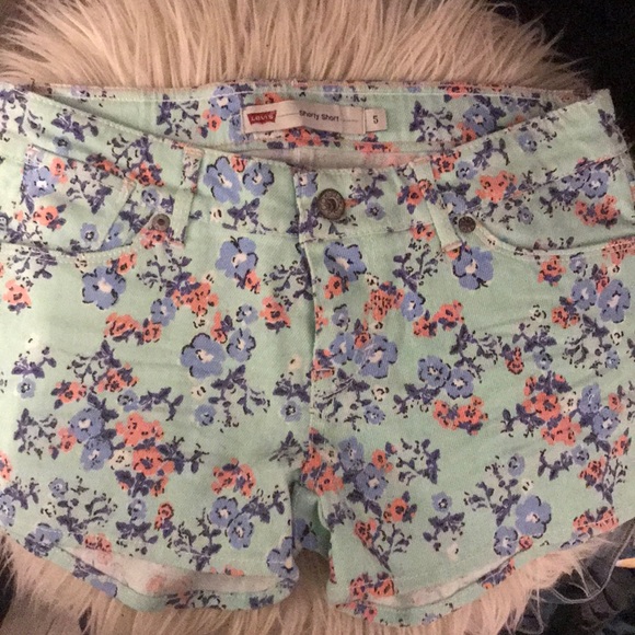 CUTE SHORTS - Picture 4 of 4